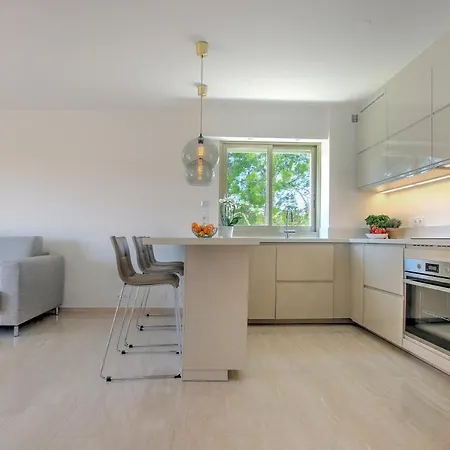 Modern Family 5 Min To +pool +garage Antibes